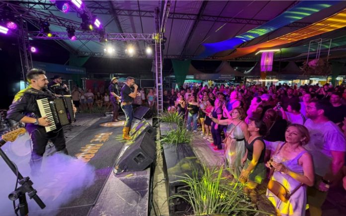 Arena Viva Verão e Arena SuperKoch transforma a orla de Itapema em grande polo de lazer e cultura