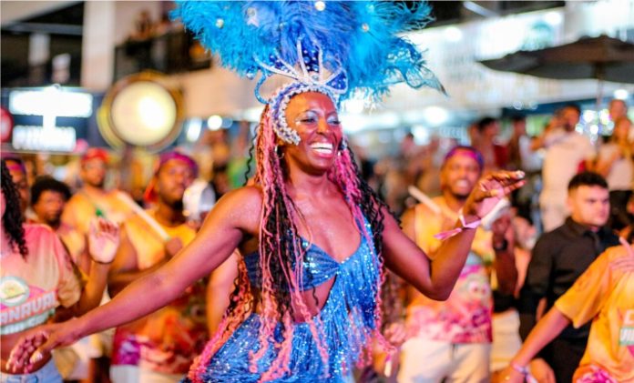 Bombinhas divulga programação oficial do Carnaval 2026 com quatro dias de festa
