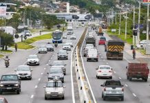 Licenciamento vencido coloca quase 2 milhões de veículos em risco de apreensão em SC