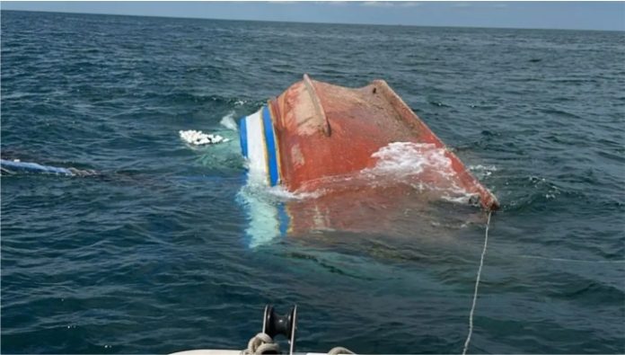 Naufrágio no Litoral Norte termina com morte de pescador e resgate emocionante