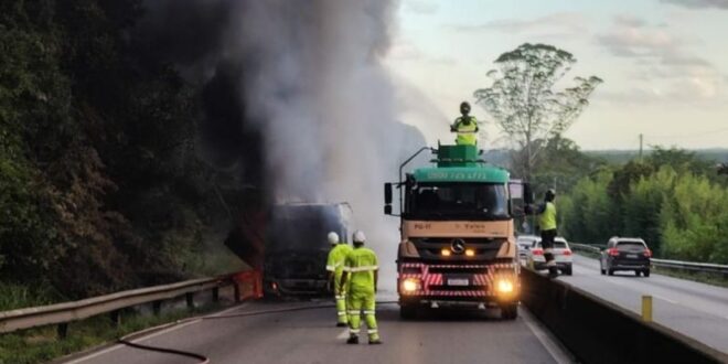 Pelo Estado 07-01_ Mais um acidente no Morro dos Cavalos paralisa o trânsito no Estado