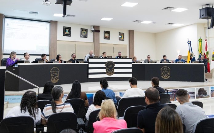 Legislativo de Itapema vota revisão salarial e mudanças estruturais na sessão desta terça