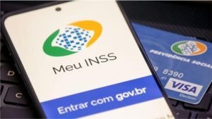Governo antecipa pagamento do 13o do INSS e injeta bilhoes na economia