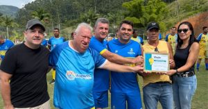 Comunidade recebe espaco modernizado que une esporte lazer e memoria local