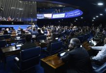 Senado avança em projeto que autoriza porte de arma para agentes de trânsito