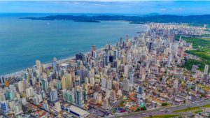 Audiencia publica reuniu autoridades empresarios e moradores para analisar proposta de alteracao gradual da aliquota do imposto