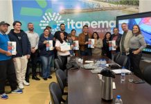 Famílias de Itapema recebem títulos definitivos de imóveis por meio da Reurb
