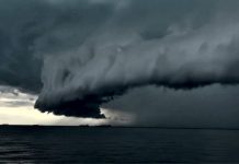 Frente fria associada a ciclone pode trazer chuva forte e ventania para SC