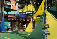 Itapema inaugura espaço temático para troca de figurinhas da Copa na Praça da Paz