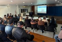 Moradores participam de encontro sobre construção de reservatório no Morro da Linguiça