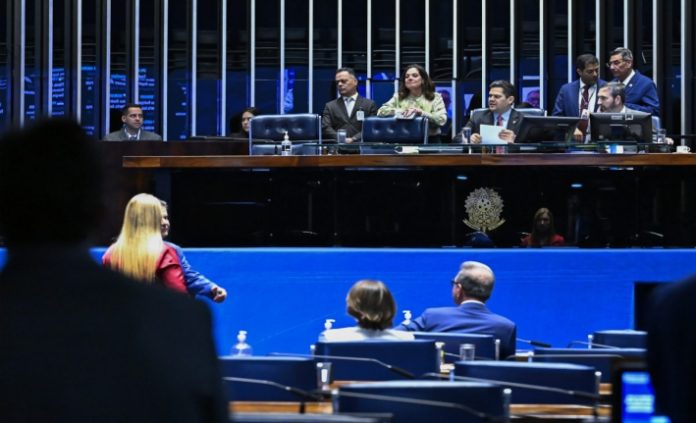 Comissão do Senado aprova reajuste histórico para médicos e dentistas e proposta segue para nova etapa
