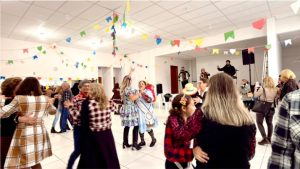 Festa Junina reune centenas de idosos e celebra integracao no CCI Meia Praia