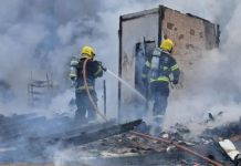 Casa é consumida pelo fogo durante incêndio no bairro Sertão do Trombudo, em Itapema