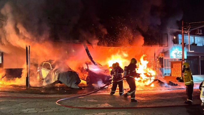Fogo atinge frota da Guarda Municipal em Araquari e suspeita de incêndio criminoso mobiliza investigação
