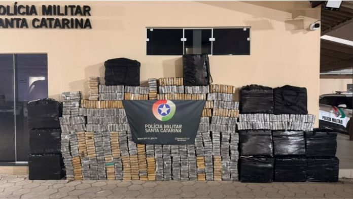 Operação conjunta apreende 3,5 toneladas de cocaína escondidas em imóveis de Santa Catarina