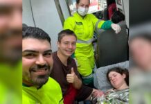 Bebê nasce dentro de ambulância após família pedir ajuda na BR-101 em Itapema