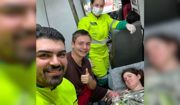 Bebê nasce dentro de ambulância após família pedir ajuda na BR-101 em Itapema