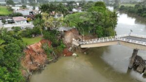 Estrutura construida em 1965 teve cerca de 245 metros destruidos