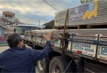 Havan doa R$ 50 mil em telhas para famílias atingidas por temporal em Biguaçu