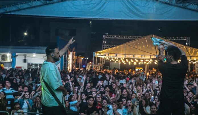 Primeira noite do 8º Porto Belo Gospel Festival reúne cerca de 5 mil pessoas em celebração de fé