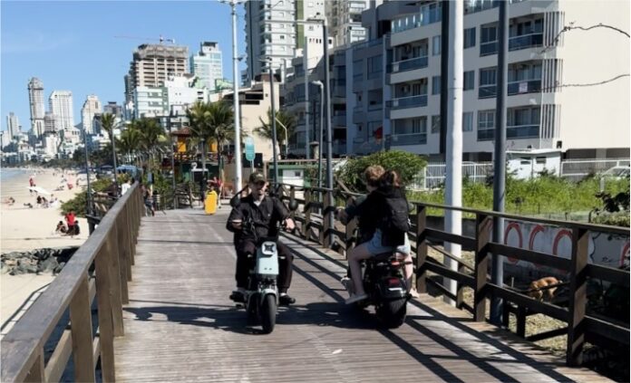 Câmara de Itapema cobra mais fiscalização de ciclomotores em áreas de pedestres