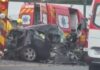 Carro fica destruído em colisão com caminhão e motorista é levado ao hospital em estado grave