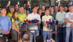 Flavio Bolsonaro anuncia contestacao judicial