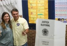 Flávio Bolsonaro diz que “chegou a hora da mudança de verdade” após votar no Rio