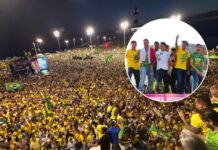 Flávio Bolsonaro reúne apoiadores em Salvador, recebe título de cidadão e promete obras na Bahia