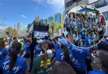 Marcha para Jesus leva mensagem de fé à orla do Centro de Itapema